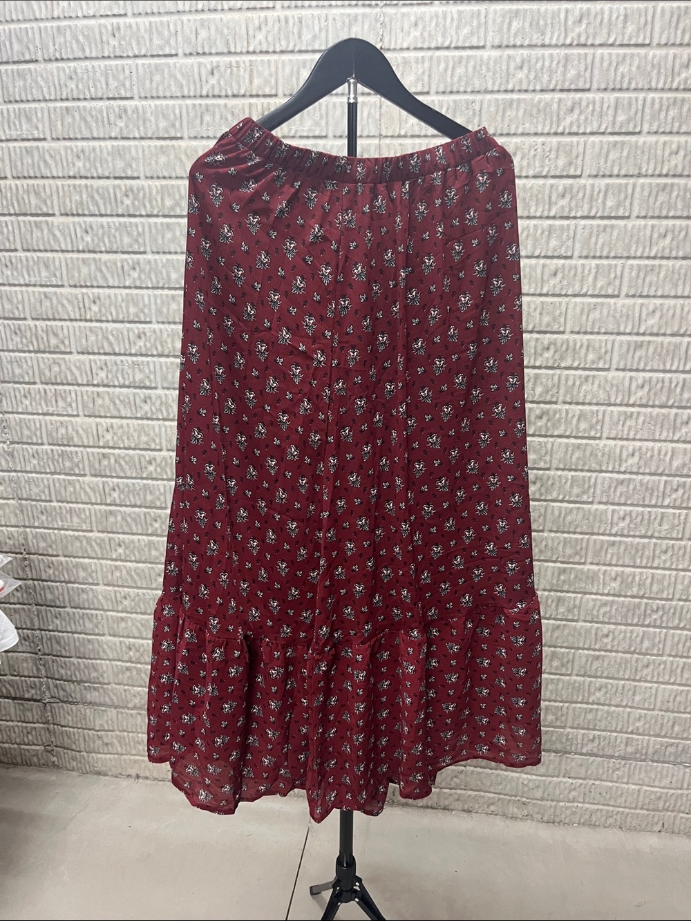 Cupshe Burgundy Floral Tiered Maxi Skirt